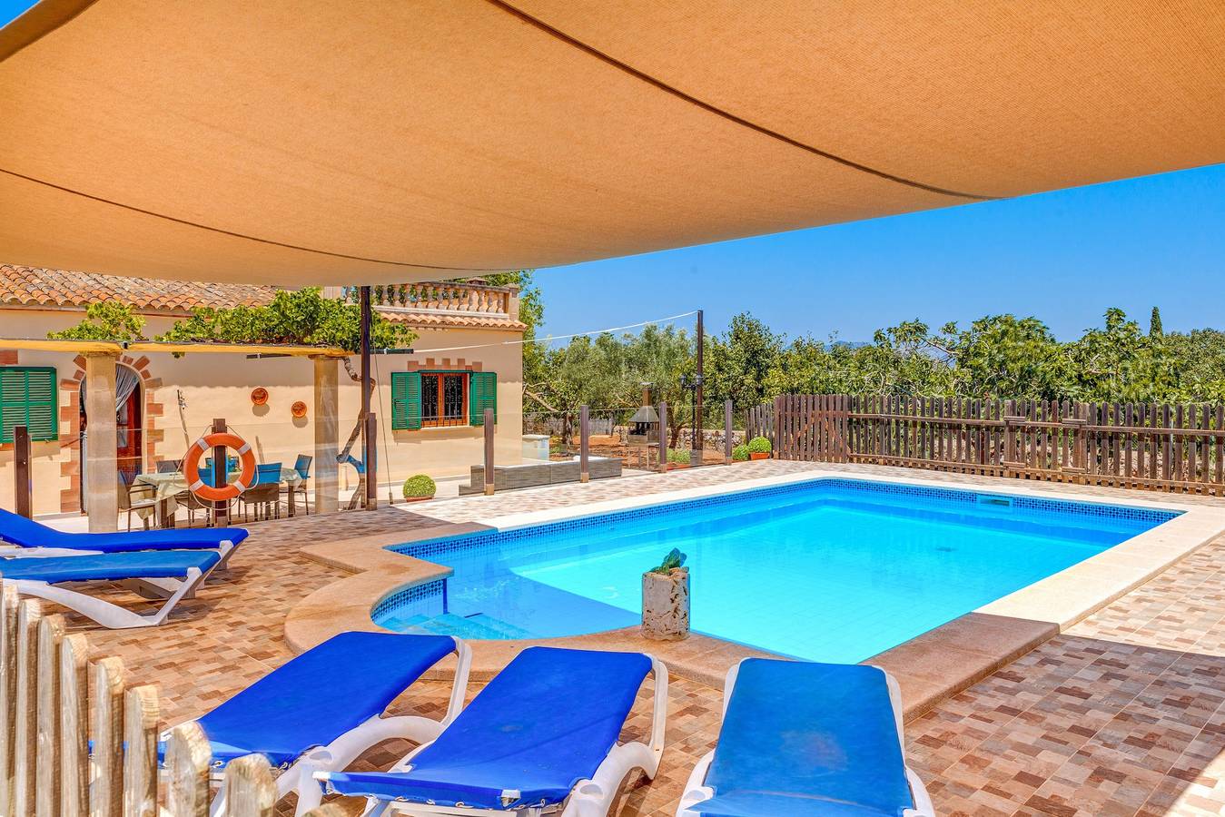 Charming Finca with Pool, Garden, Terrace, Air Conditioning & Wi-Fi in Cala Figuera, Santanyí