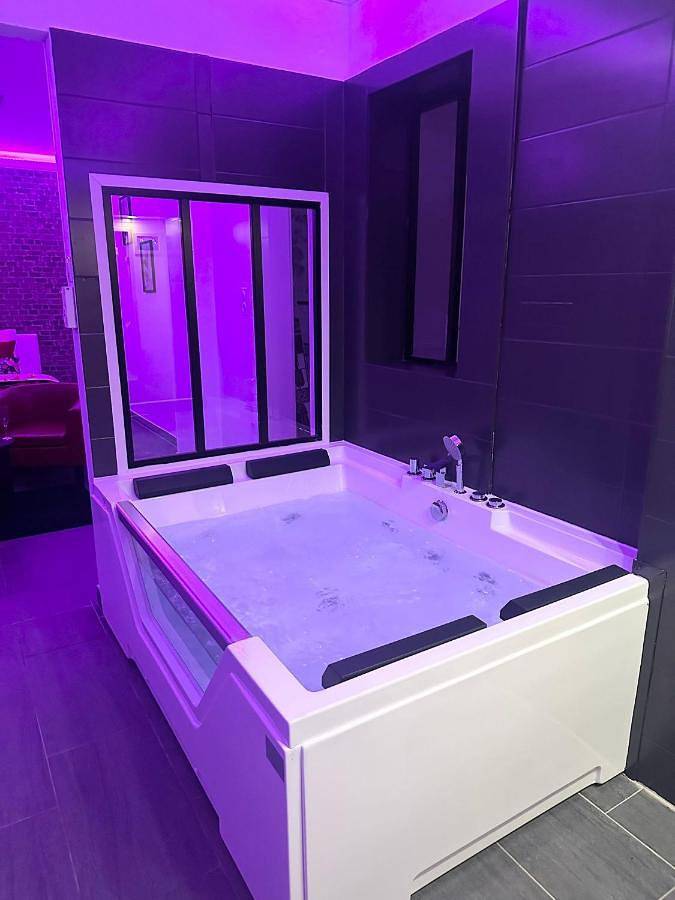 Appartement entier, Évasion romantique love & spa secteur Thionville Luxembourg in Yutz, Moselle