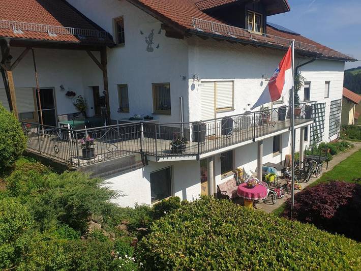 Gîte pour 3 personnes, avec Balcon et Terrasse ainsi que Jardin et Vue à Wegscheid