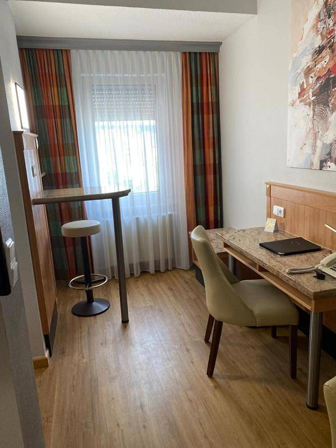 Hotel für 4 Personen, mit Terrasse in Erlangen - 4