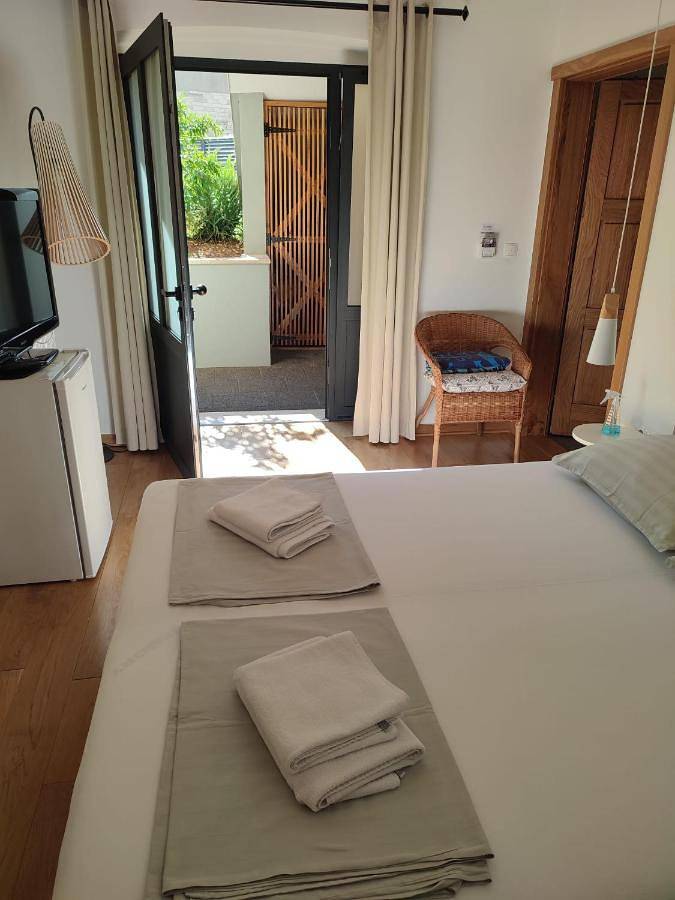 Maison d’hôte pour 3 personnes, avec jardin ainsi que piscine et vue dans Vis - 2