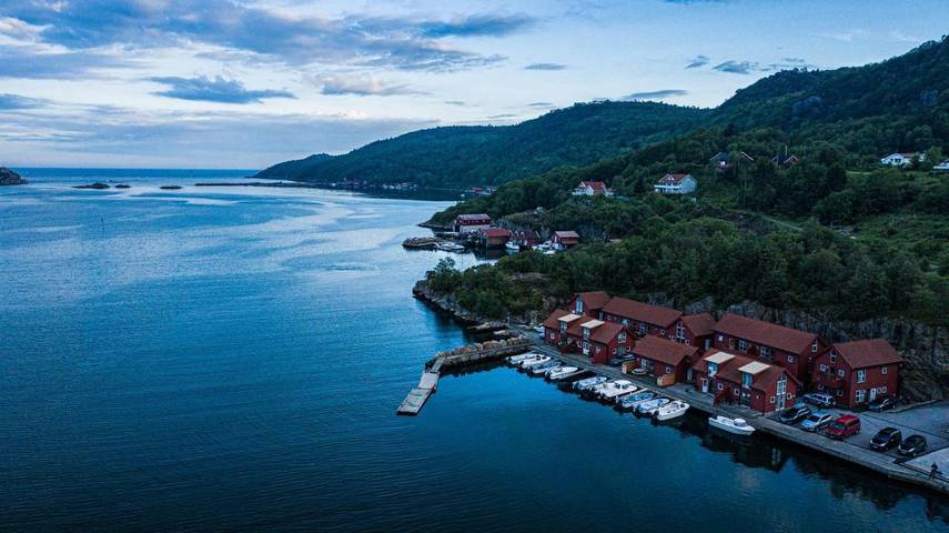 Ferienhaus für 8 Personen, mit Terrasse und Sauna sowie Seeblick und Ausblick
