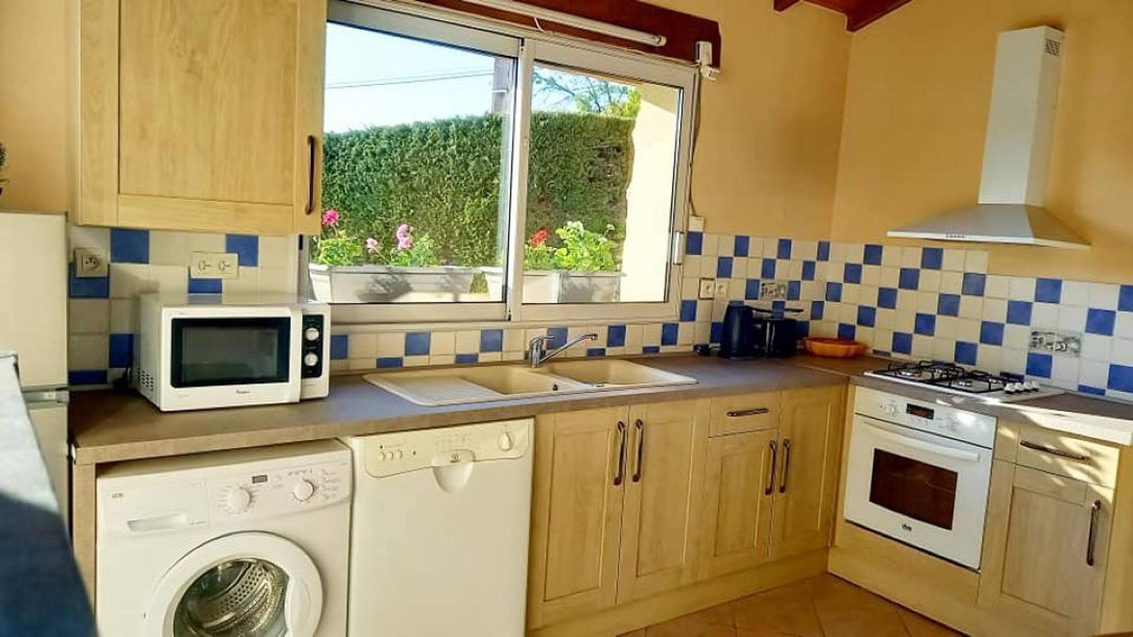 Maison 'Gite Cosy En Pierres Apparentes' avec piscine privée, terrasse privée et jardin partagé in Fossemagne, Périgord Noir