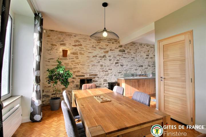 Maison bord de mer avec jardin clos au coeur de Portsall. in Portsall, Ploudalmézeau