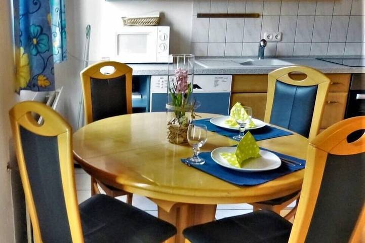 Ferienwohnung für 4 Personen, mit Balkon und Garten sowie Pool