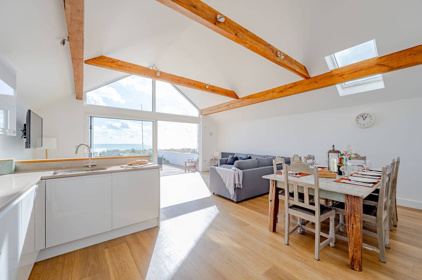 Oceanfront Bungalow with Stunning Beach Views in Pevensey, East Sussex