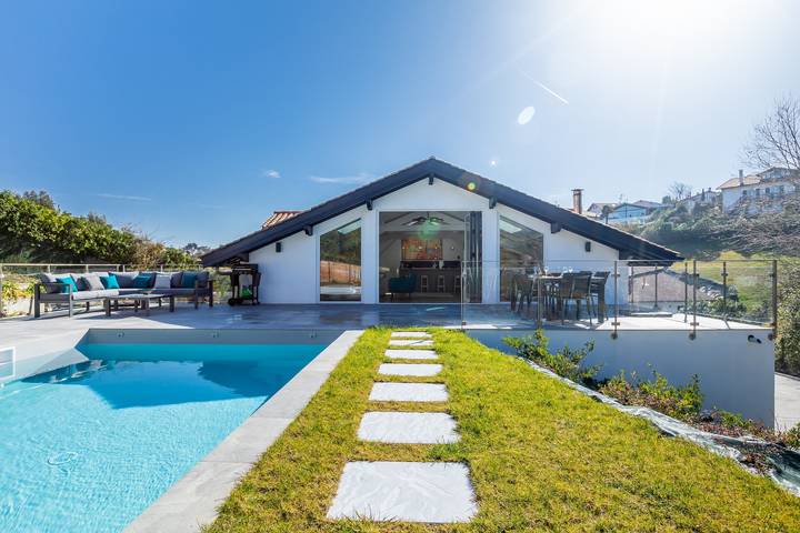 Villa pour 10 personnes, avec jardin ainsi que balcon et piscine à Saint-Jean-de-Luz