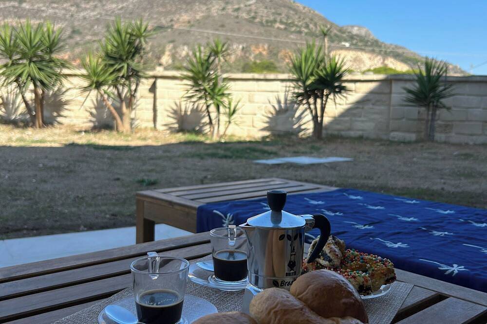 Ganze Wohnung, Queen-Deluxe-Doppelzimmer_01 in Favignana Stadt, Favignana