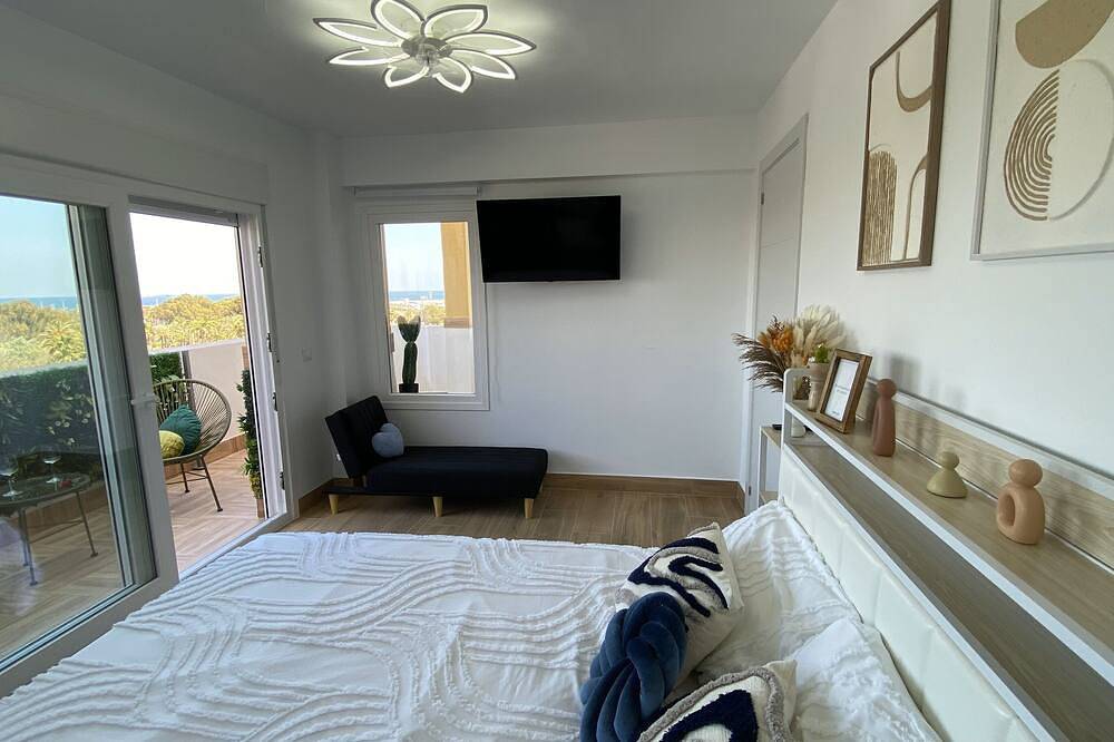Entire apartment, The Rock Views Apartments 1 1 min walk from the border with Gibraltar in La Línea de la Concepción, Costa de la Luz