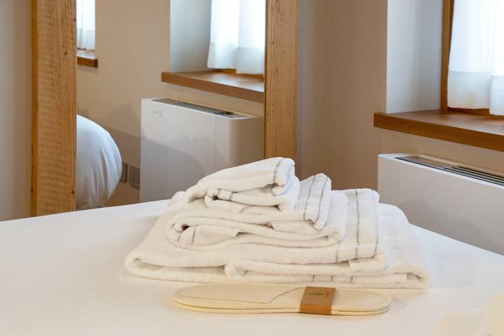 Room 5 - Olly: Mountain Retreat with Private Sauna and Wooden Interiors in Limana, Carnic Prealps