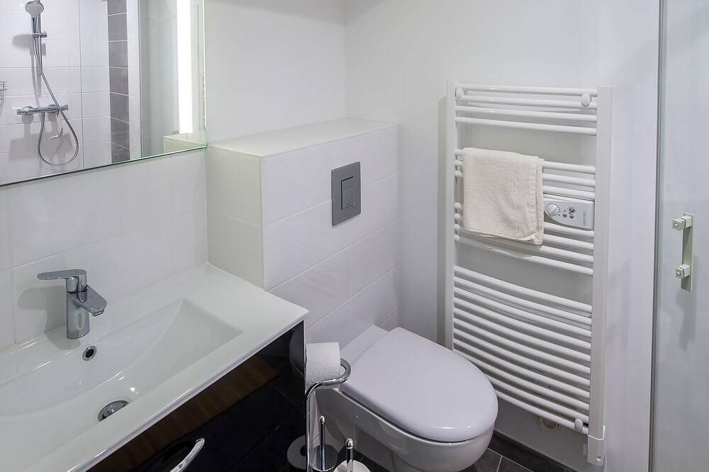Entire apartment, Apartment-Private Bathroom-Gîte Cadre Noir in Rou-Marson, Loire Valley