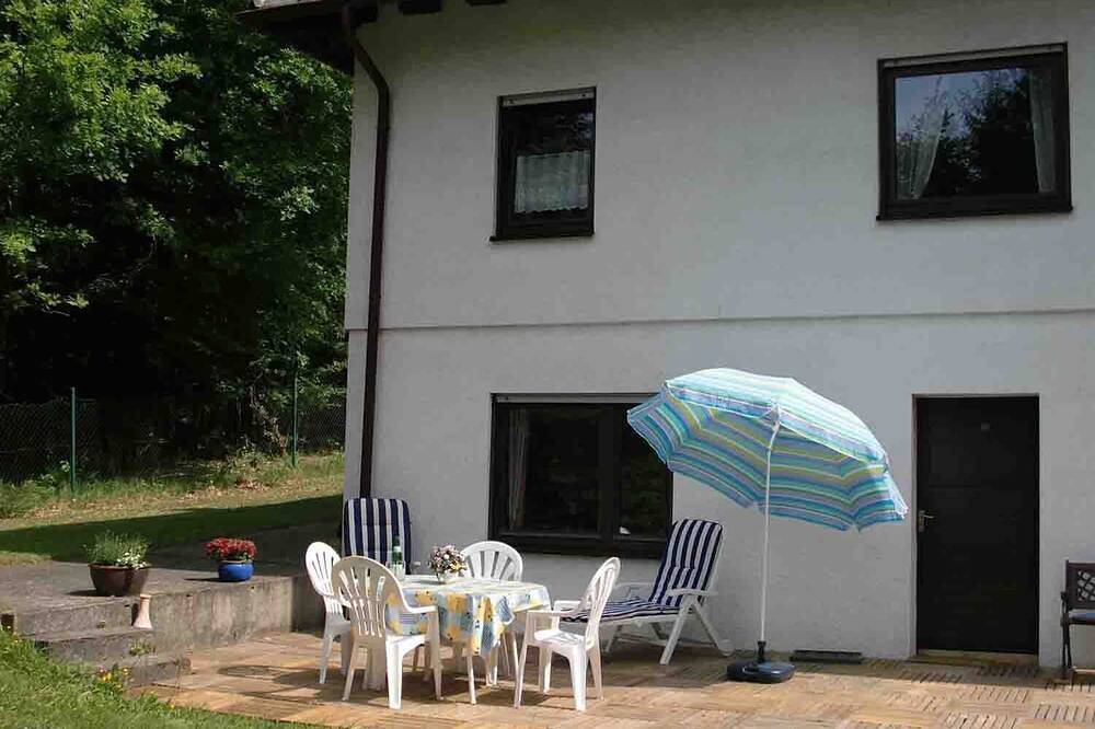 Ganze Wohnung, Gemütliche Ferienwohnung mit Pool und großem Grundstück in Ludwigswinkel in Ludwigswinkel, Landkreis Südwestpfalz