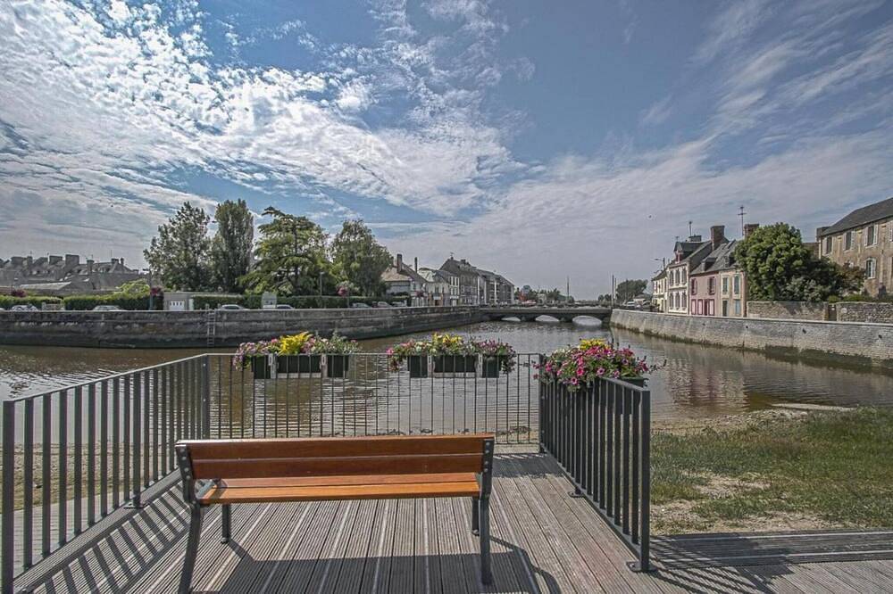Holiday Home in Isigny-sur-Mer with Garden in Saint-Benoît-de-l'Aure, Bayeux region