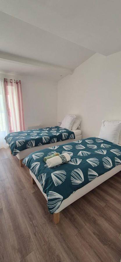 Location de vacances pour 4 personnes, avec Balcon ainsi que Terrasse et Vue à Lesparre-Médoc - 4