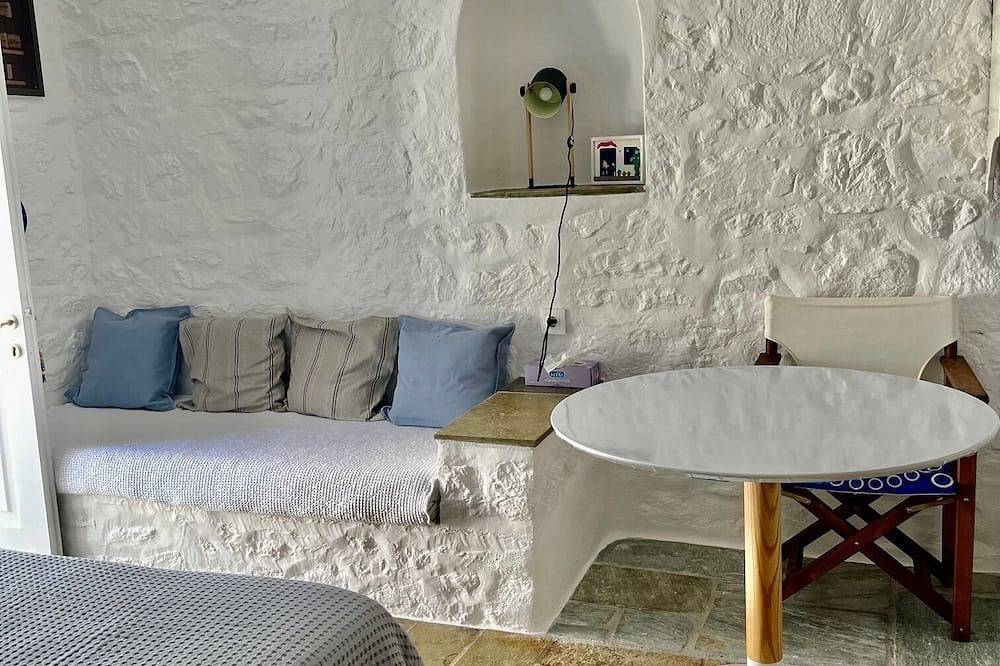 Appartement entier, Brigitte house . joli Studio avec très belle vue  petite cour intérieur in Hydra