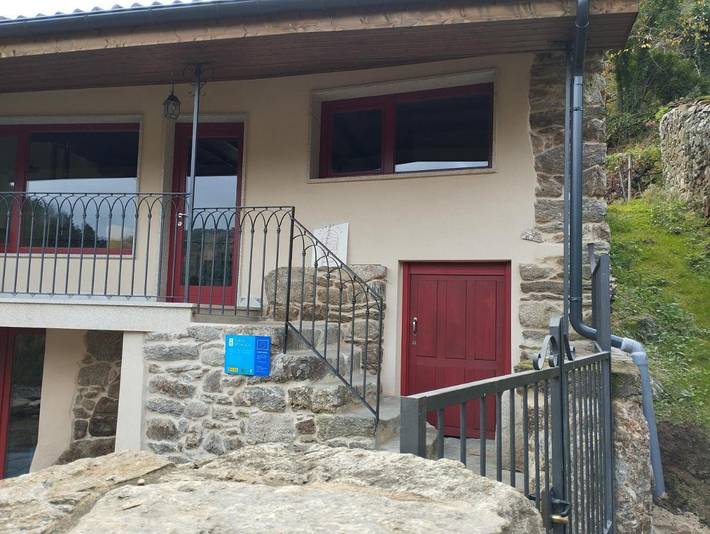Casa de huéspuedes para 2 personas, con jardín además de balcón y vistas en Parada de Sil