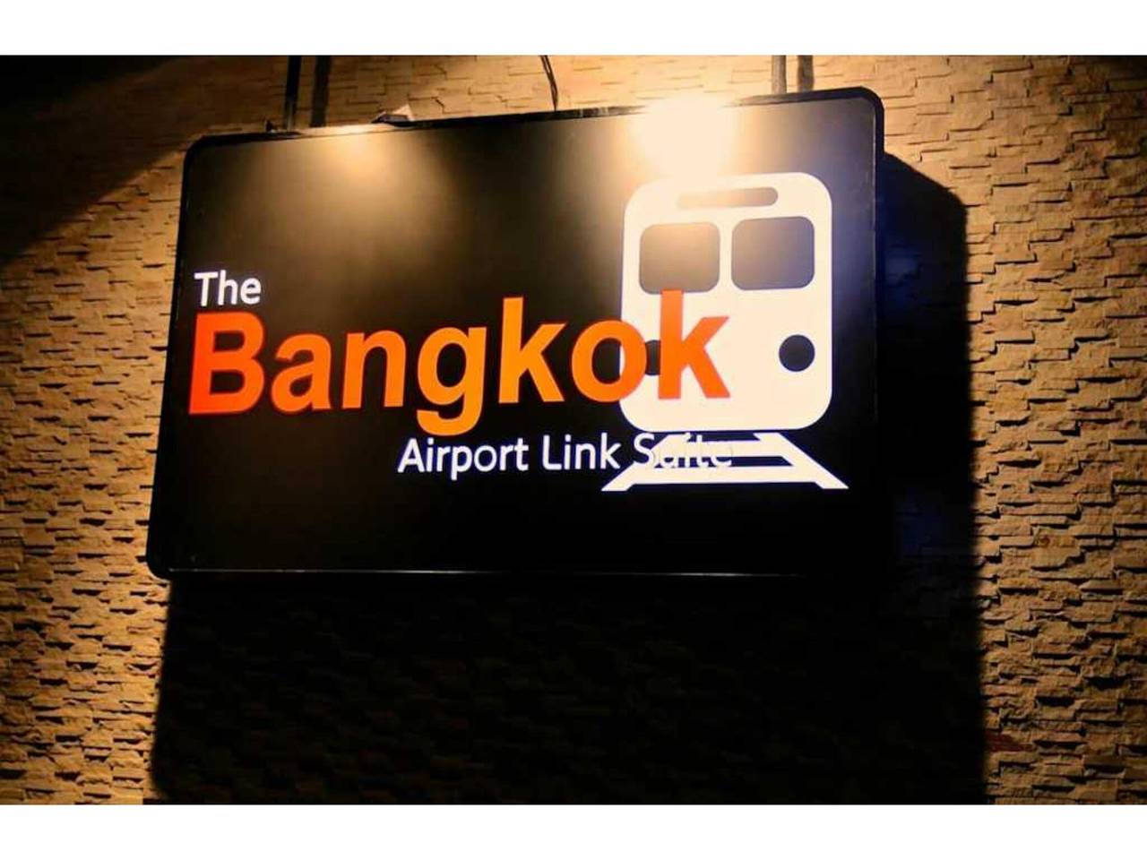 Modern Twin Getaway | Quick Access to the City in Bangkok, Thailand