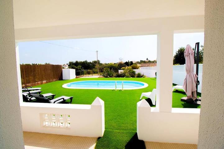 Location de vacances pour 7 personnes, avec piscine et jardin, animaux acceptés dans Pata De Cima