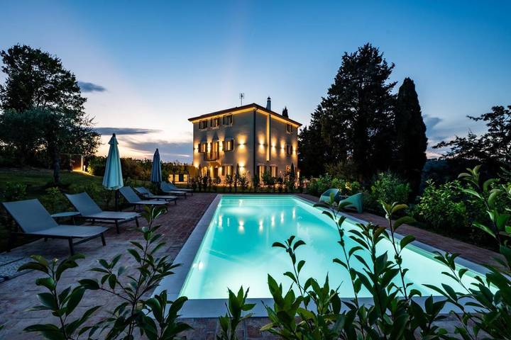 Agriturismo per 2 persone, con Terrazza e Giardino nonché Piscina e Panorama a Peccioli