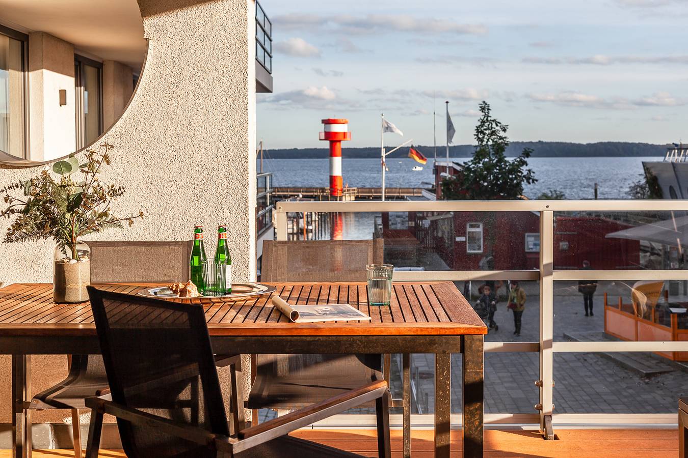 Ganze Ferienwohnung, Apartment 5 - "am Yachthafen 5", Apartmenthaus Hafenspitze,  - Blickrichtung offenes Meer/Strandpromenade in Eckernförde, Rendsburg-Eckernförde