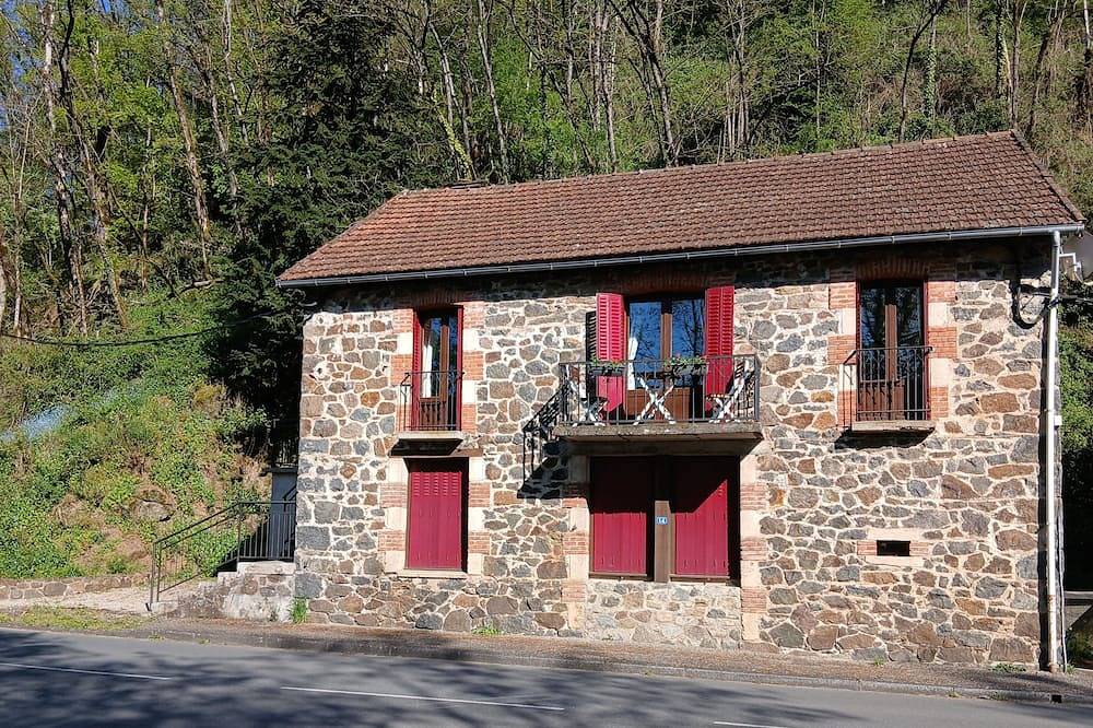 Marvelous 2-bedroom house in Altillac perfect for exploring in Altillac, Tulle region