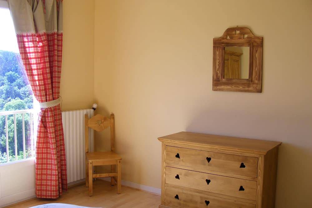 Apartamento entero, Alojamiento de 3 habitaciones, ambiente de montaña, en St Nectaire en el corazón del Parque Volcánico. in Saint-Nectaire (queso), Parque Natural Regional Volcans d'Auvergne