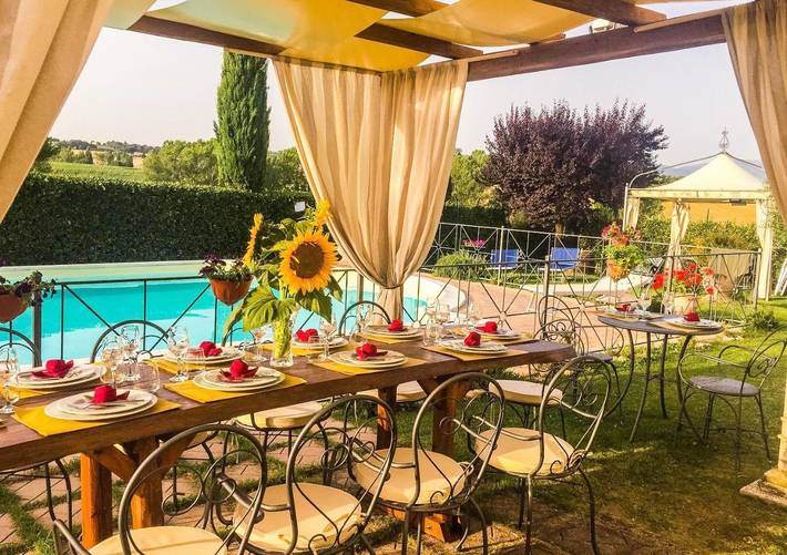 Rustico per 6 persone, con Terrazza e Giardino nonché Piscina e Panorama a Montefalco