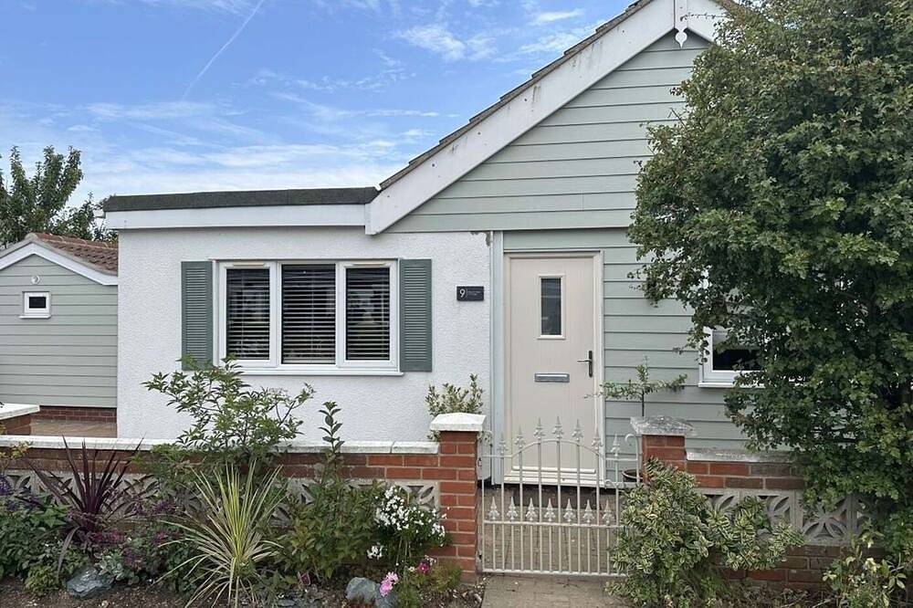 A stunning 3 bedroom property with sea views and direct access to the beach. in Great Yarmouth, The Broads