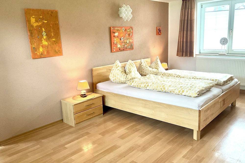 Ganze Wohnung, Ferienbungalow 2-4 Personen, 75 qm, mit 2 separaten Schlafzimmern und Terrasse in Schönau am Königssee, Berchtesgadener Alpen