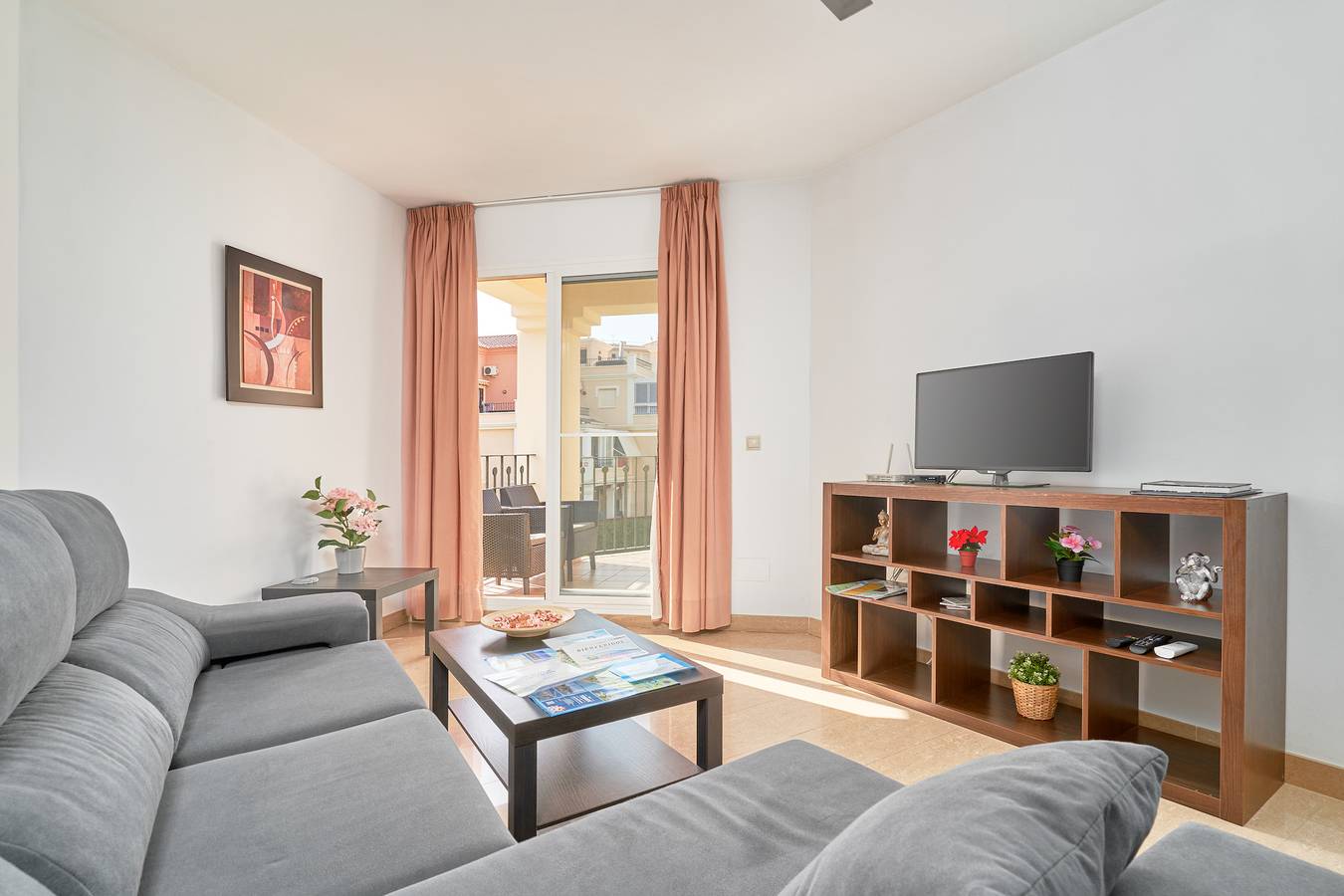 Entire apartment, Apartment 'Las Palmeras A92' with Sea View, Shared Pool and Wi-Fi in Torrox Costa, Torrox