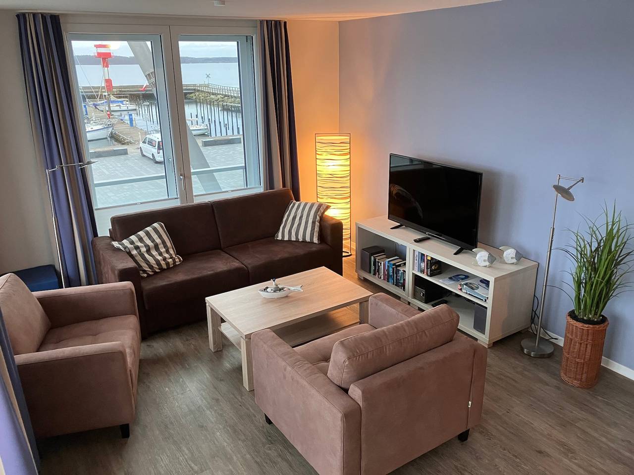 Entire holiday apartment, Apartment 10 - "Borbyblick" - Blickrichtung Hafen und offene See in Eckernförde, Bay of Eckernförde