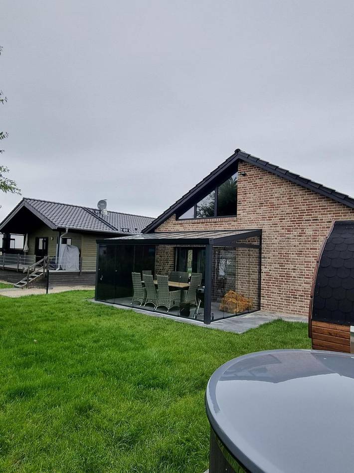 Ferienhaus für 6 Personen, mit Balkon/Terrasse und Whirlpool sowie Terrasse und Garten in Jade - 3