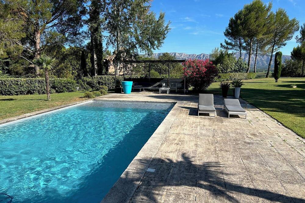 Pretty Country Cottage In Magnificent Olive Grove in Trets, Aix-en-Provence region