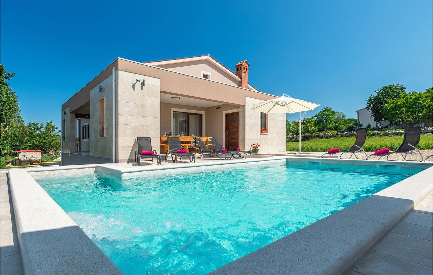 Geräumige 2-Zimmer-Wohnung mit Pool, WLAN und Parkplatz in der Nähe von Vorichi in Barban, Südküste Istrien