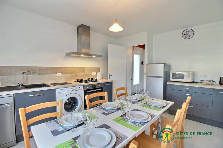 Gîte pour 5 personnes, avec jardin dans Kerhostin - 3