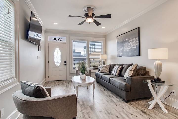 Vacation home for 2 people, with yard in New Orleans