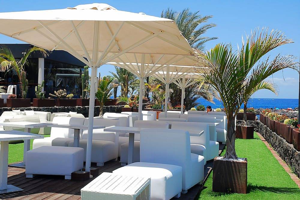Entire apartment, Las Americas, 2 People, Wifi, Pool, Sea View And Pool in Playa de Troya, Adeje