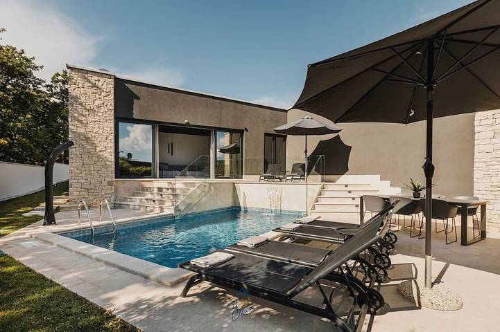 Villa für 6 Personen, mit Garten und Balkon in Umag