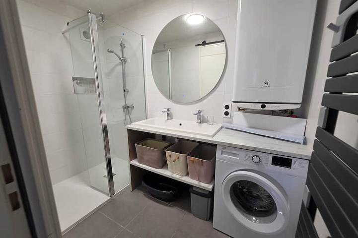 Apartamento entero, Cozy apartment with a terrace and private parking – In the heart of the Basque Country in Saint-Pée-sur-Nivelle, Region de Bayona