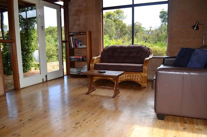 Holiday rental for 13 people, with hot tub and balcony as well as garden in Margaret River