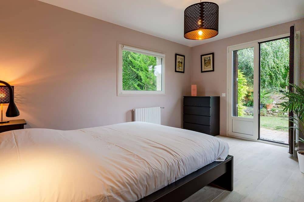 Beautiful private villa for 9 people with Wifi, Tv, terrace, pets allowed and parking in Touques, Lisieux region