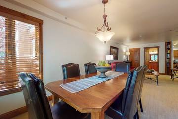 Vacation Apartment for 4 Guests in Vail Ski Resort, Vail, Picture 2