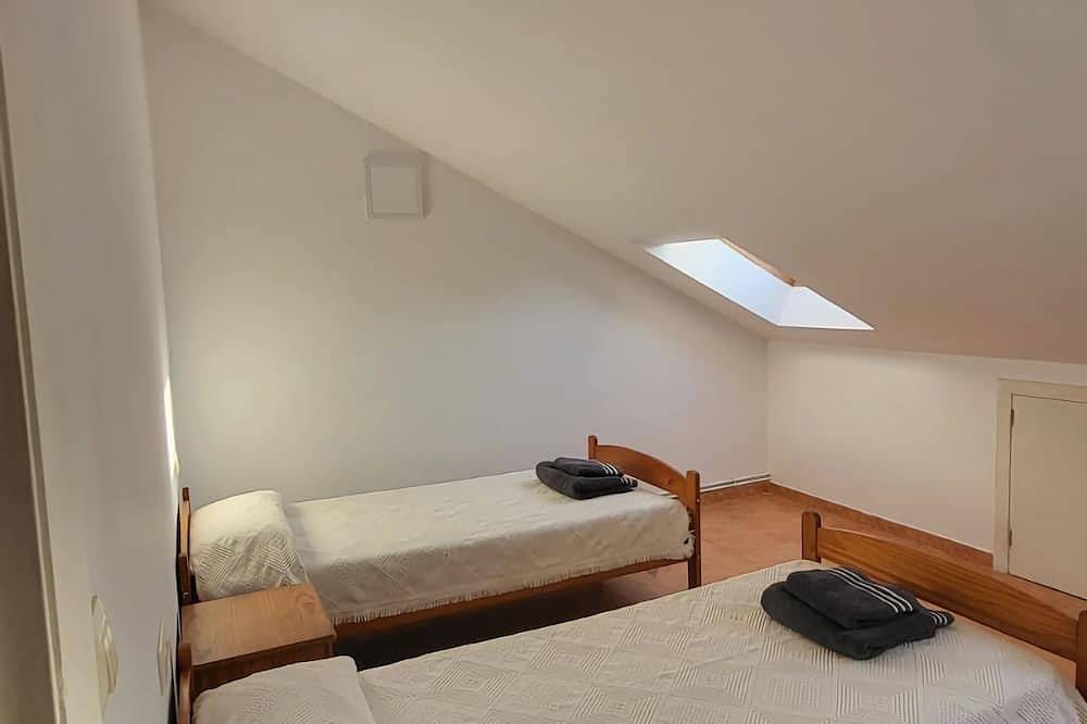House with swimming pool and private property 15 minutes from Vigo (pet friendly). in Mos (flertydig), Pontevedra  Provins