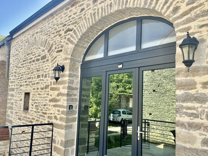 Gîte pour 10 personnes, avec Balcon ainsi que Terrasse et Jardin à Sombernon