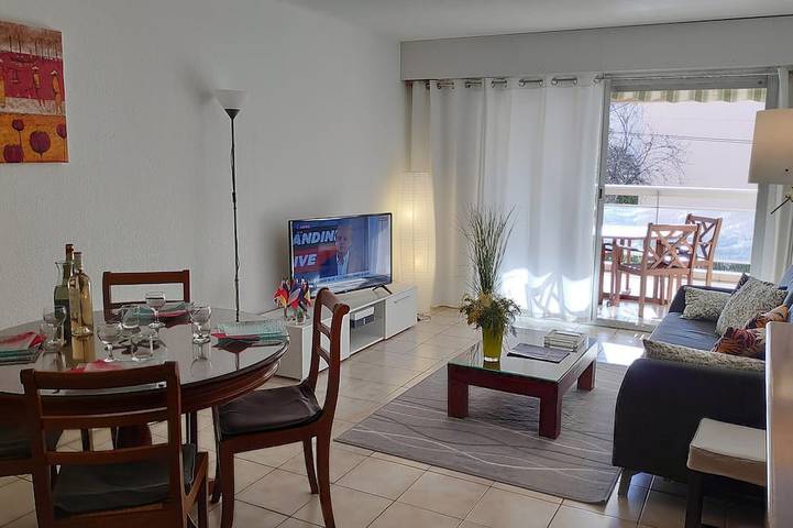 Appartement entier, A "2" pas du sable fin et des  commodités,T3,clim,Wifi fibre,2terrasses,parking in Fréjus, Côte méditerranéenne (France)
