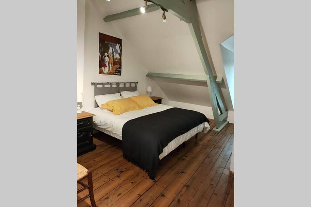 Three-Bedroom House in Montreuil (Pas-de-Calais), Région de Montreuil