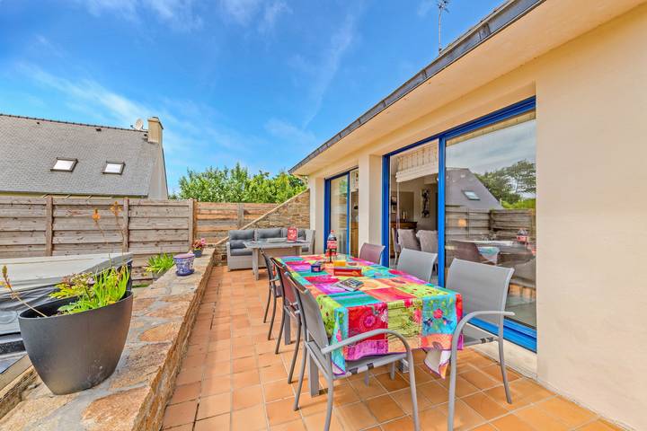 Maison de vacances 'Maison Avec Spa À 700m De La Plage' avec terrasse privée, jardin privé et Wi-Fi in Porspoder, Région de Brest