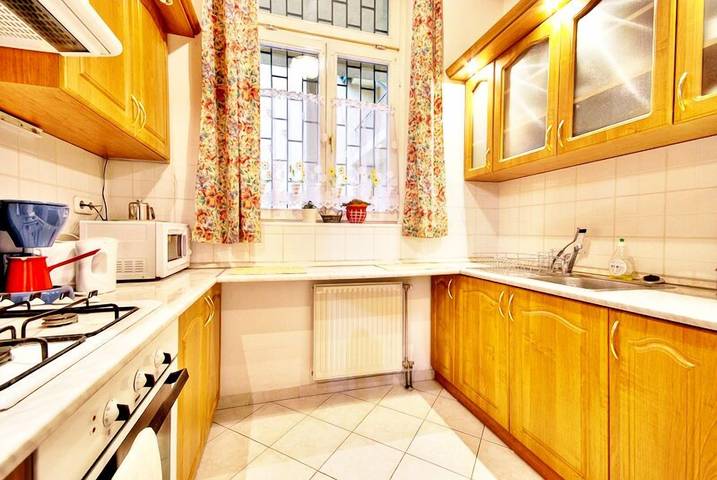 Ganze Wohnung, Lebhaftes Apartment mit 3 Schlafzimmern im pulsierenden Herzen von Budapest in Budapest, Danube-Ipoly National Park