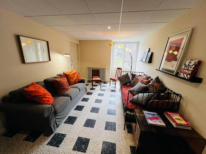 Location de vacances pour 36 personnes, avec piscine ainsi que balcon et vue à Coubon - 4