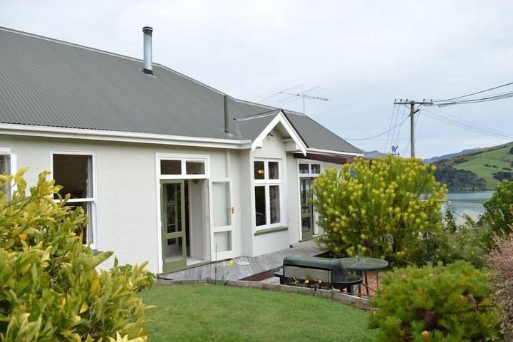 Holiday home for 8 people, with terrace and garden in Akaroa